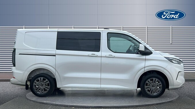 Ford Transit Custom 320 L1 Diesel Fwd 2.0 EcoBlue 136ps H1 Double Cab Van Limited - Image 5